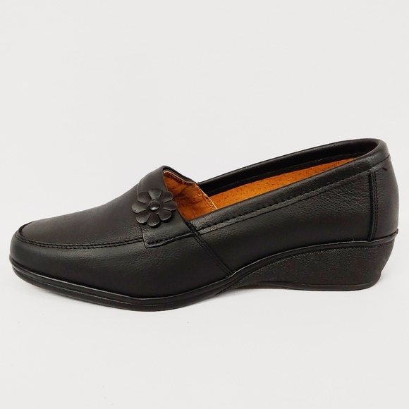 Womens Black Comfort Shoe with Small Wedge Heel - Picture 4 of 6